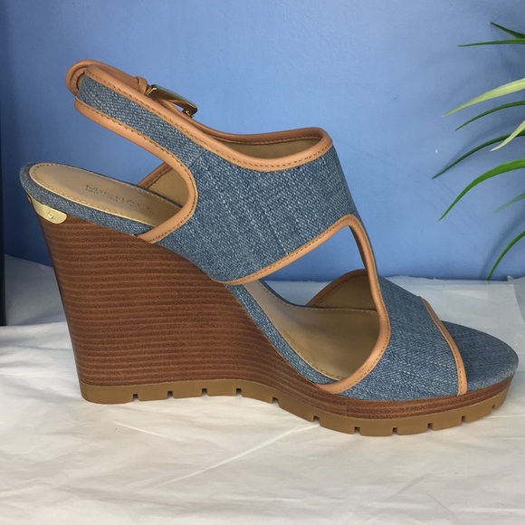 New Michael Kors Women’s wedge shoes - Picture 6 of 8